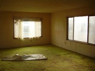 701 Maple Grove Road Sunnyside, WA 98944 - Photo 6 of 7 a view of a room with window