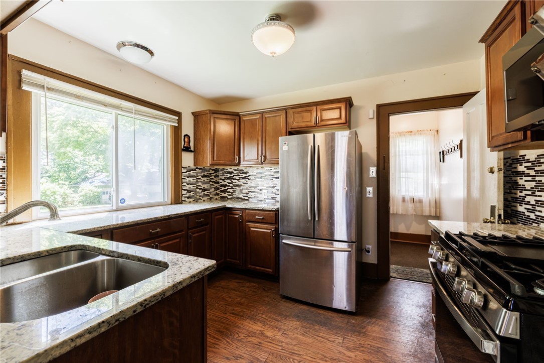 81 Gillette Street Rochester, NY 14619 - Photo 4 of 42