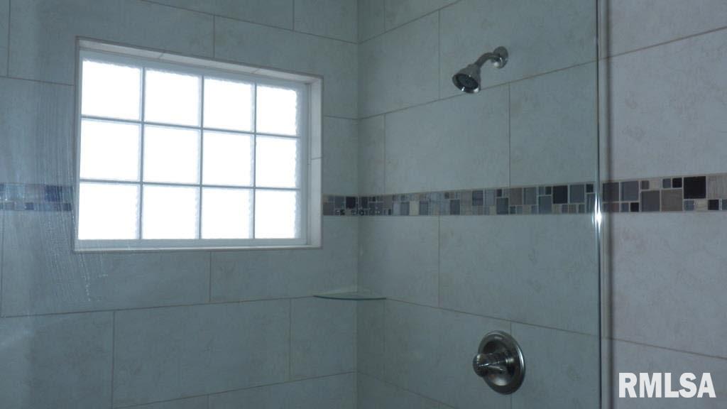 5705 Emily Road Bettendorf, IA 52722 - Photo 15 of 18 Gallery Image 15