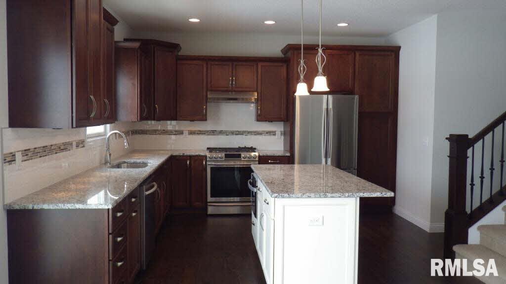 5705 Emily Road Bettendorf, IA 52722 - Photo 2 of 18 Gallery Image 2