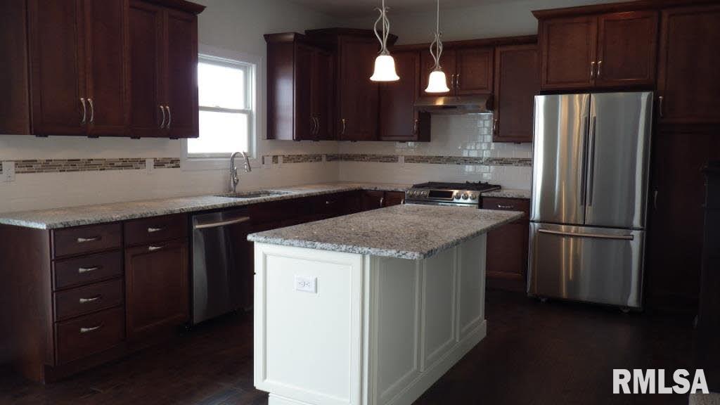 5705 Emily Road Bettendorf, IA 52722 - Photo 3 of 18 Gallery Image 3