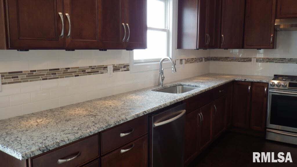 5705 Emily Road Bettendorf, IA 52722 - Photo 5 of 18 Gallery Image 5