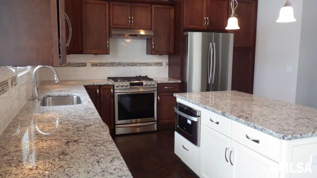 5705 Emily Road Bettendorf, IA 52722 - Photo 6 of 18 Gallery Image 6