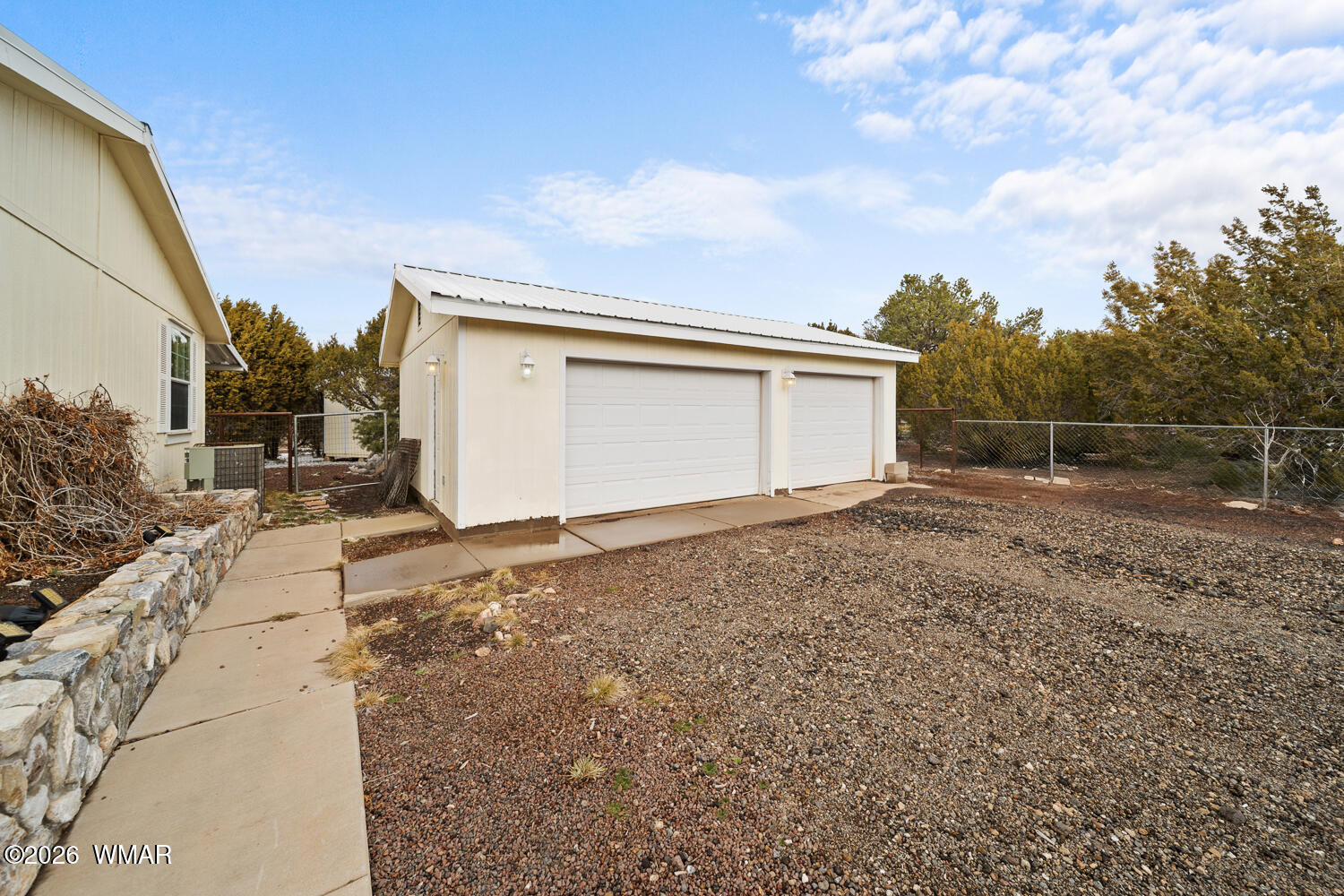 9 N3307 Show Low, AZ 85901 - Photo 7 of 50 a backyard of a house