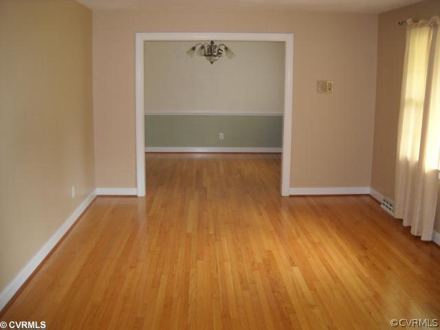 10461 Gotham Road Richmond, VA 23235 - Photo 4 of 12 Living Room - Large Living Room looking into Forma