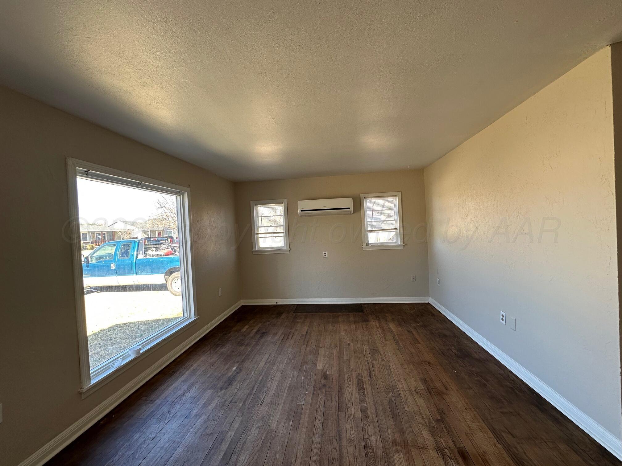 4205 S Lipscomb Living V1