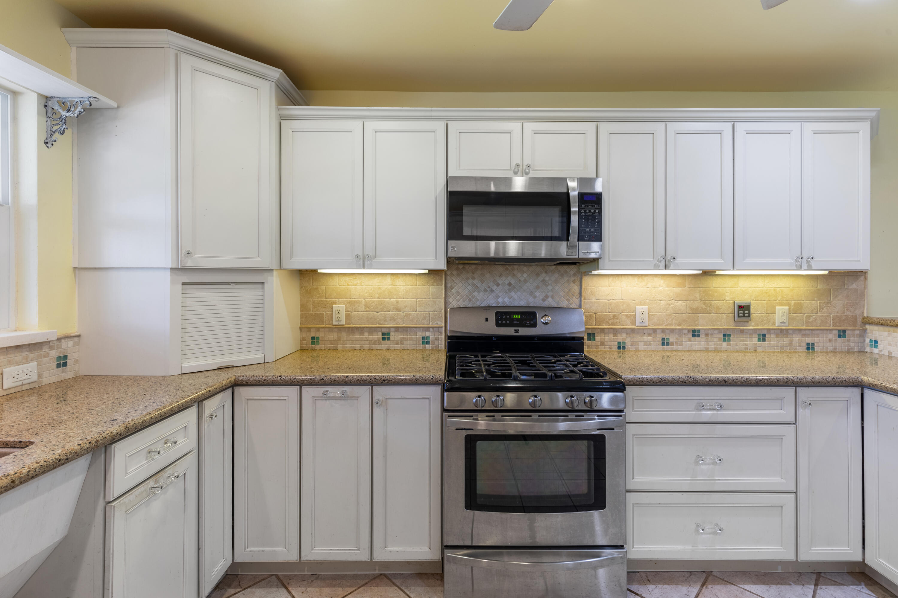 3672 Fox Street Big Pine Key, FL 33043 - Photo 11 of 35 Kitchen