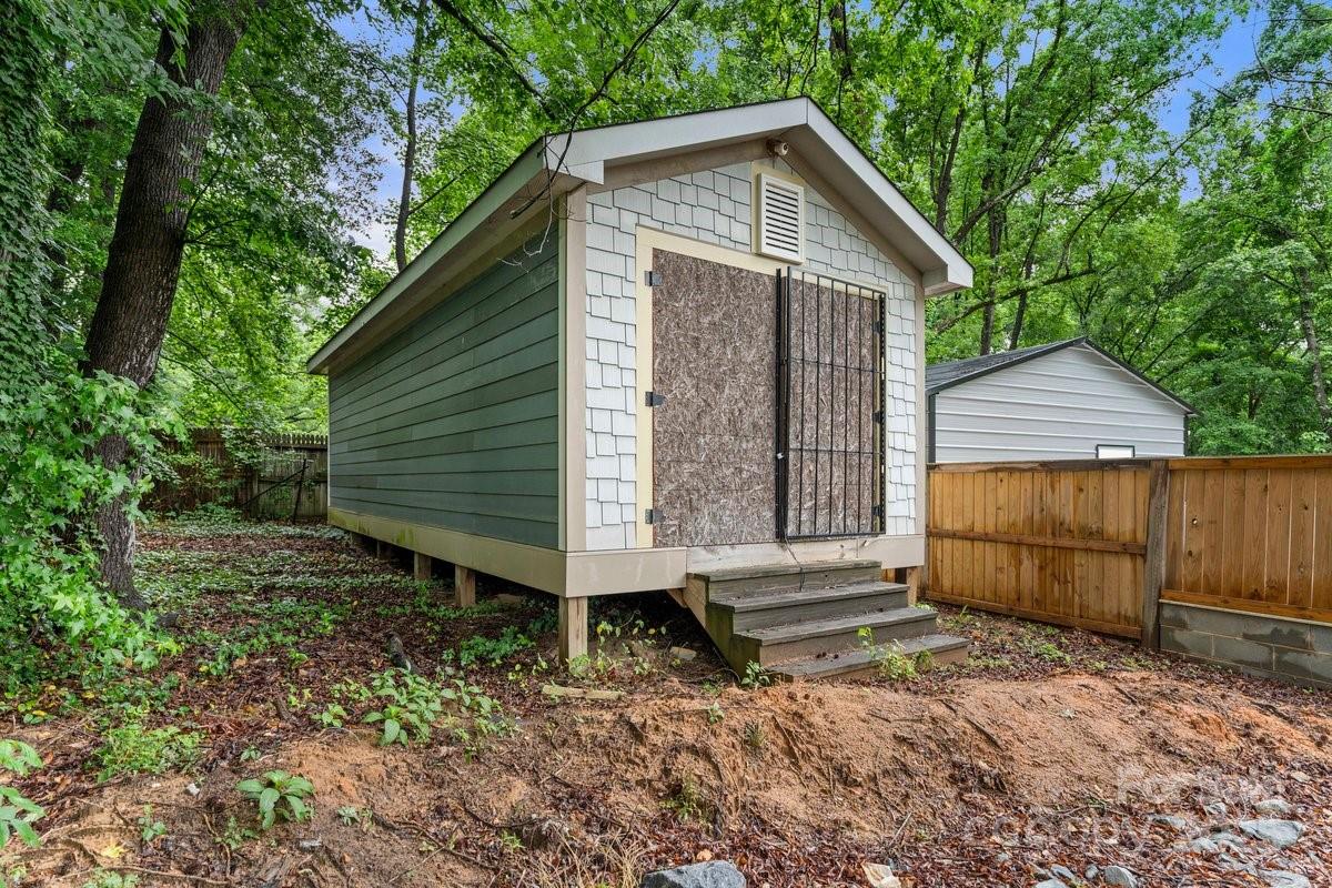 2025 Slater Road Charlotte, NC 28216 - Photo 28 of 29 Gallery Image 28