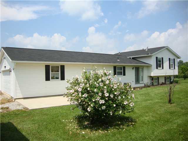 2095 Putman Road Pataskala, OH 43062 - Photo 2 of 5