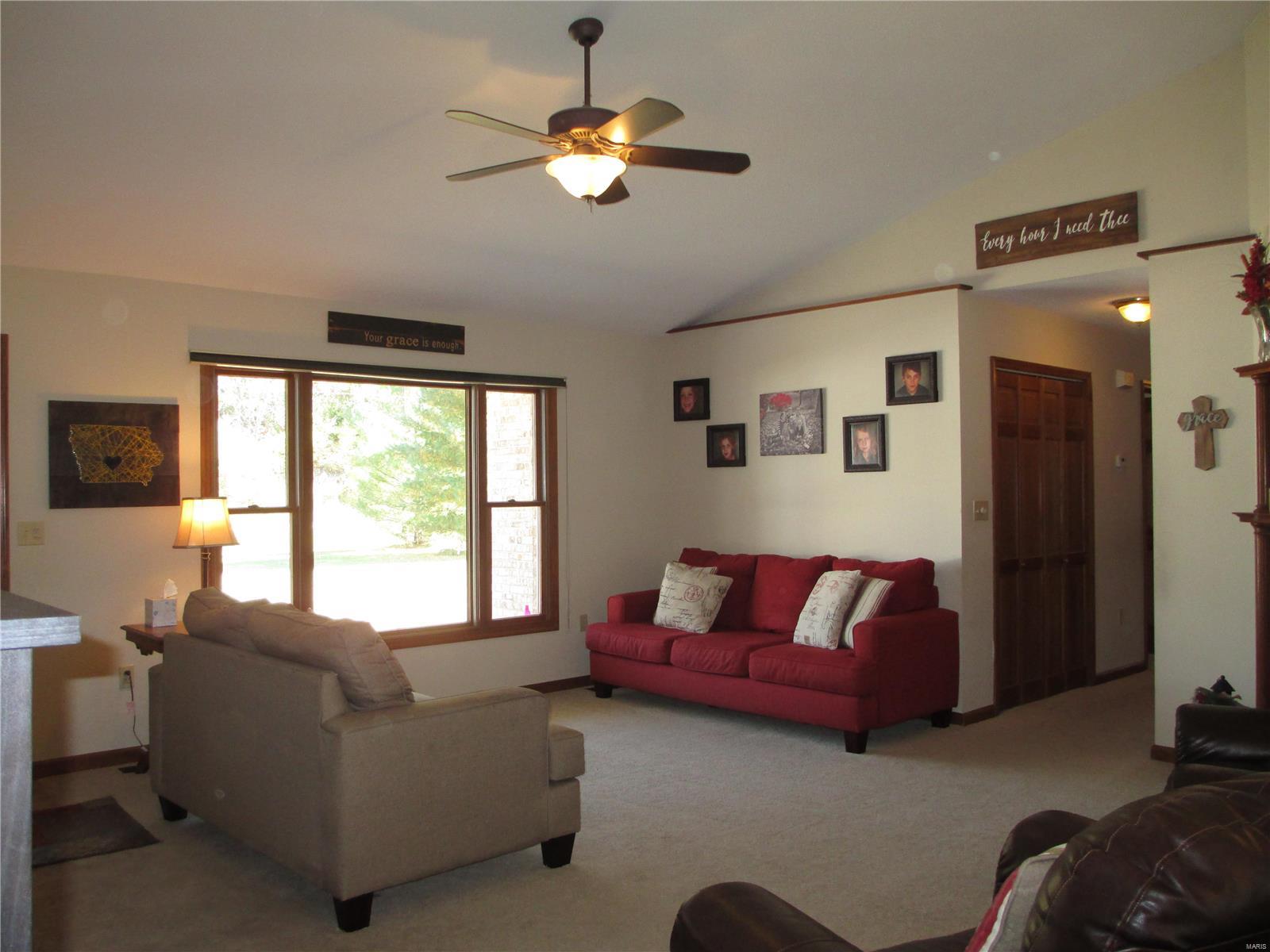 9147 Huette Road Dorsey, IL 62021 - Photo 4 of 28