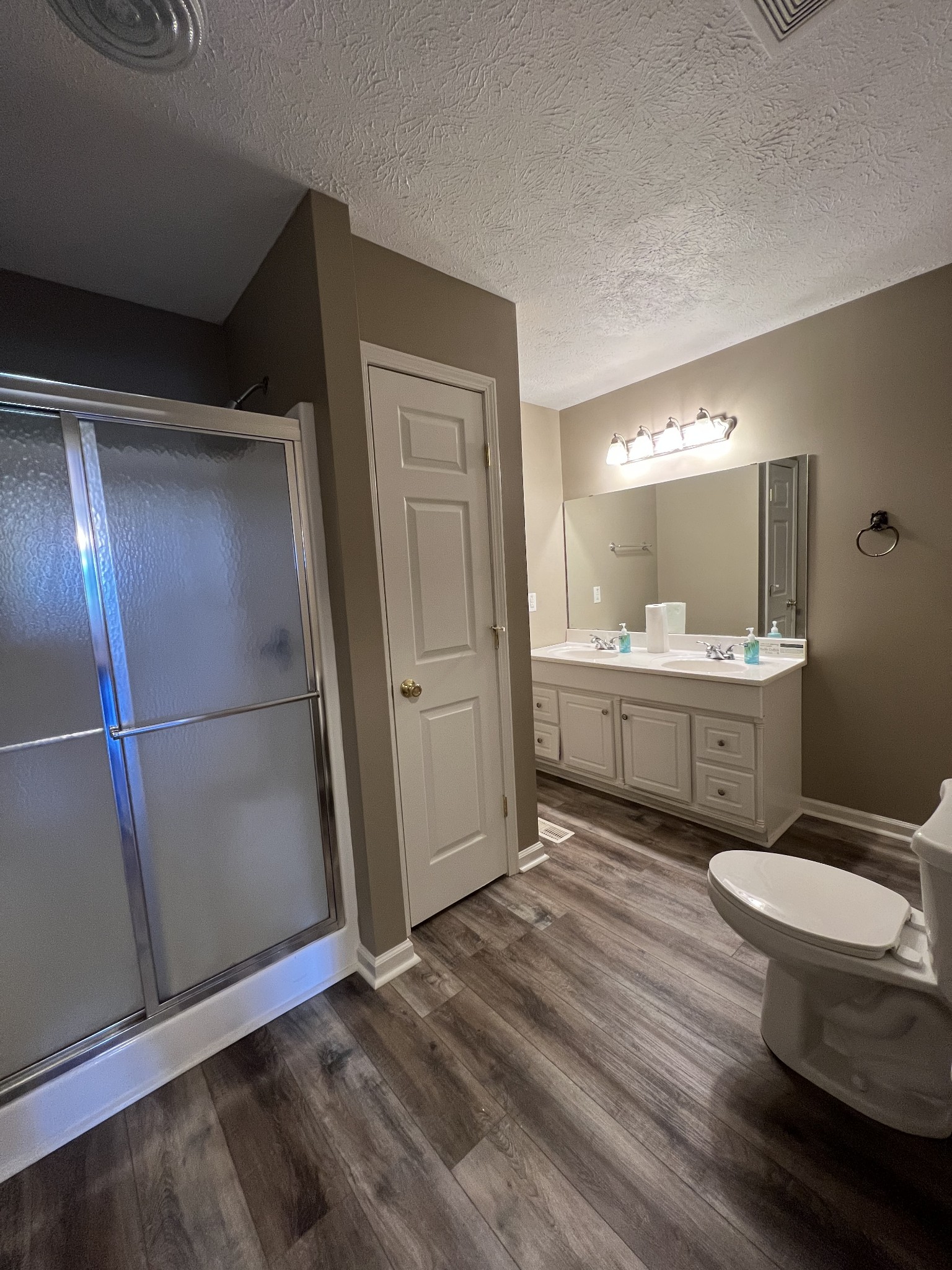 7220 McCormick Ridge Road Whitleyville, TN 38588 - Photo 5 of 9 a bathroom with a sink toilet and shower