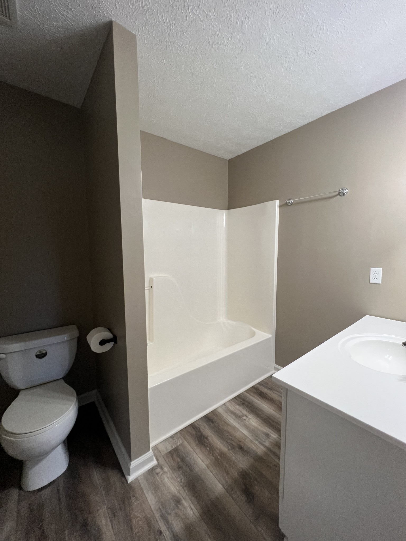 7220 McCormick Ridge Road Whitleyville, TN 38588 - Photo 7 of 9 a bathroom with a toilet and a tub