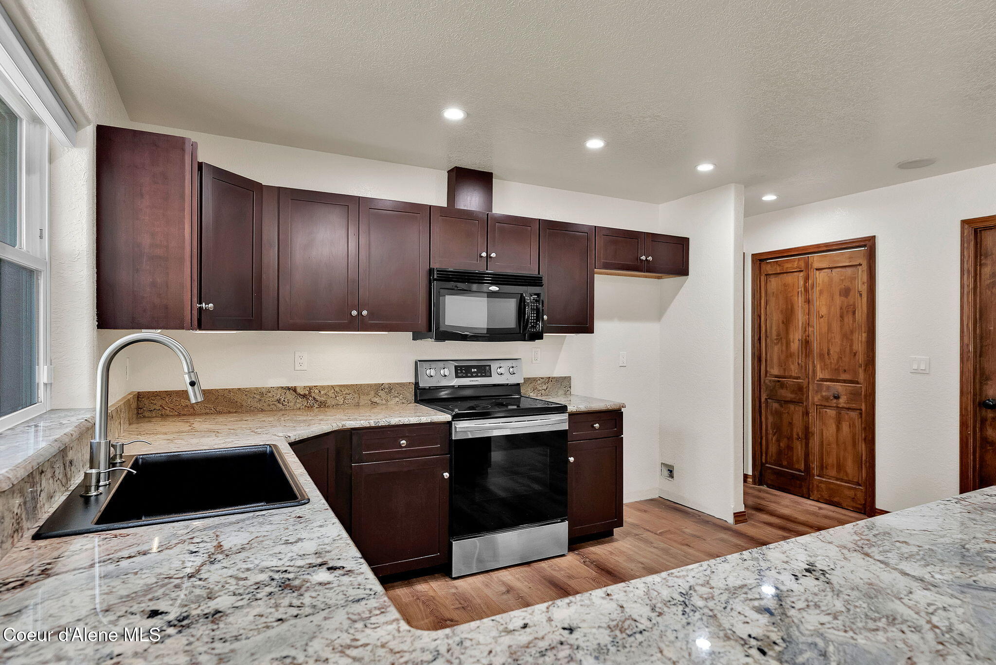 470 Diamond Heights Road Oldtown, ID 83822 - Photo 17 of 101 Kitchen & Pantry