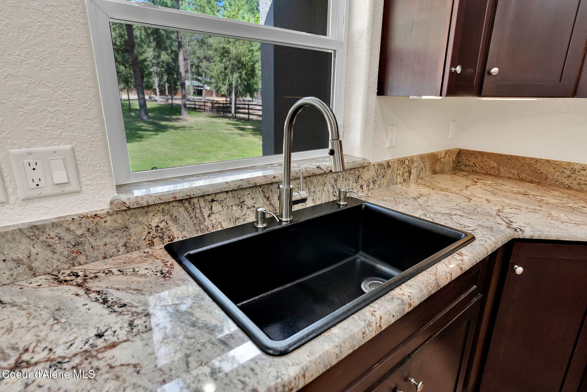 470 Diamond Heights Road Oldtown, ID 83822 - Photo 23 of 101 Farmhouse Sink