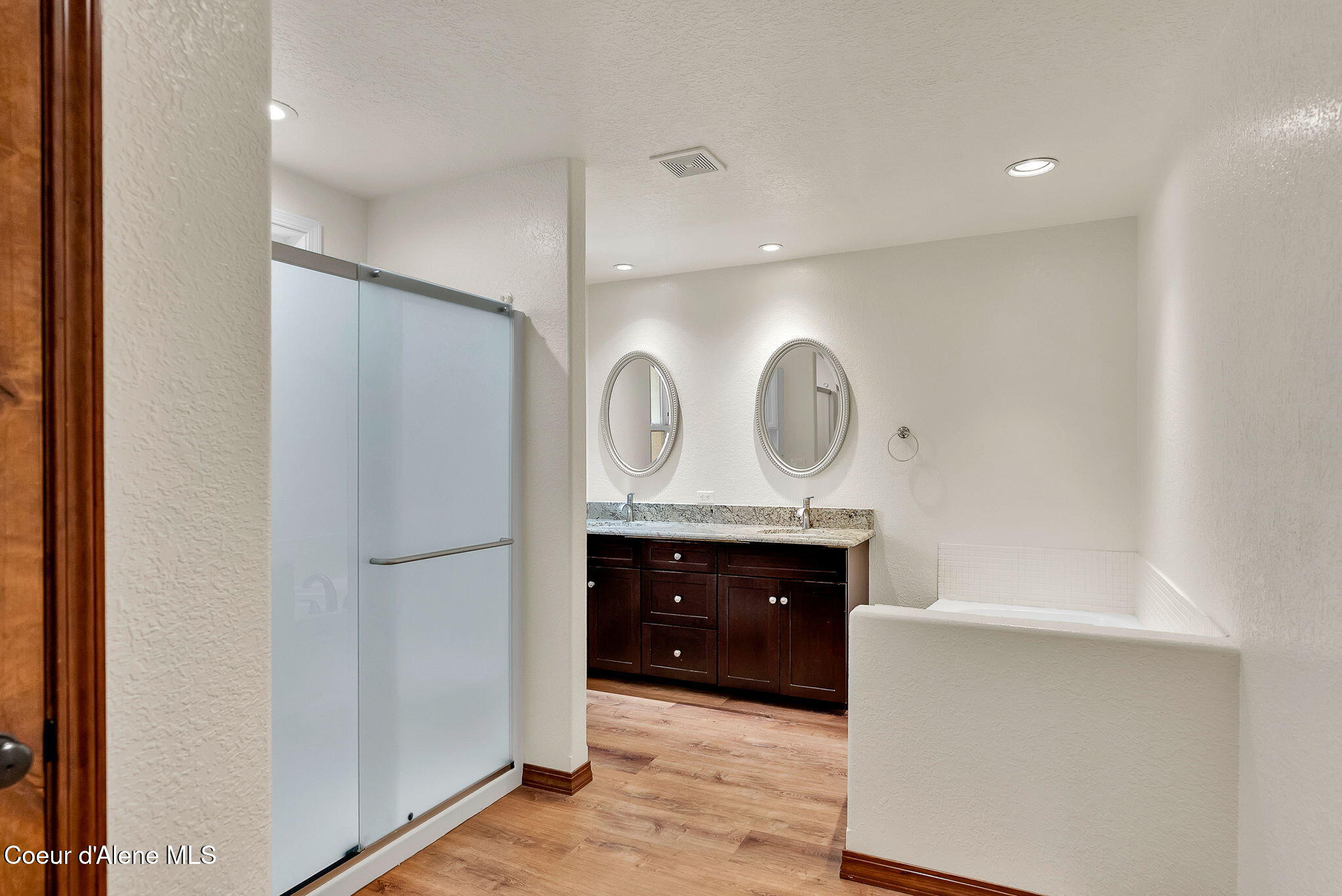 470 Diamond Heights Road Oldtown, ID 83822 - Photo 30 of 101 Master Bathroom