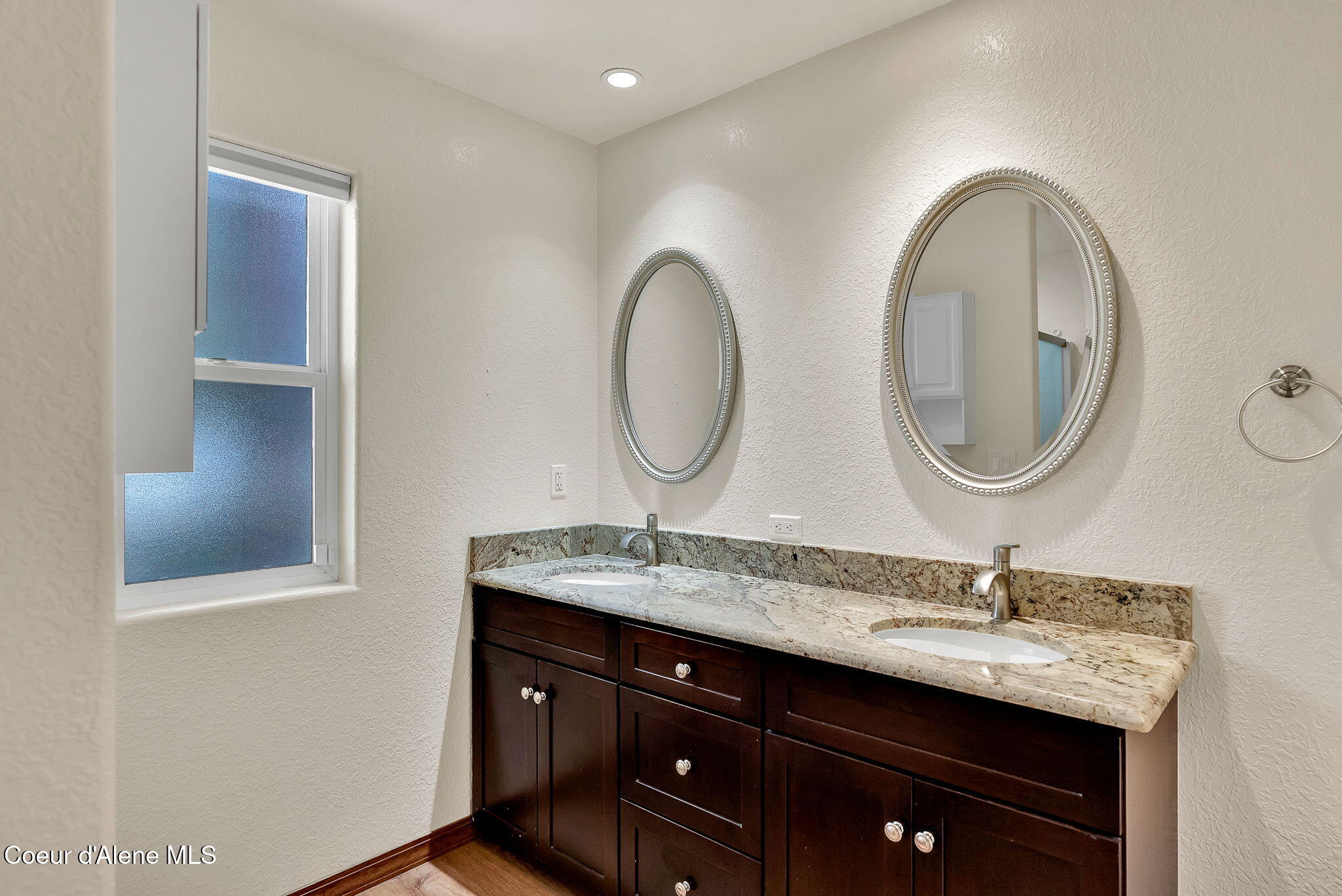 470 Diamond Heights Road Oldtown, ID 83822 - Photo 31 of 101 Dual Sinks