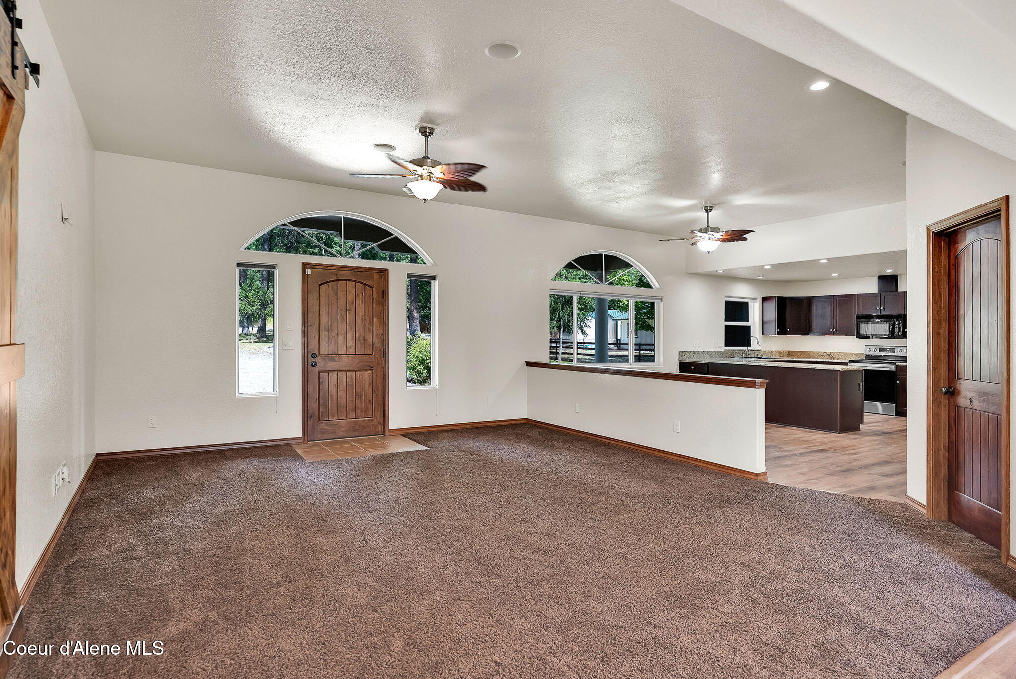 470 Diamond Heights Road Oldtown, ID 83822 - Photo 9 of 101 Living Room