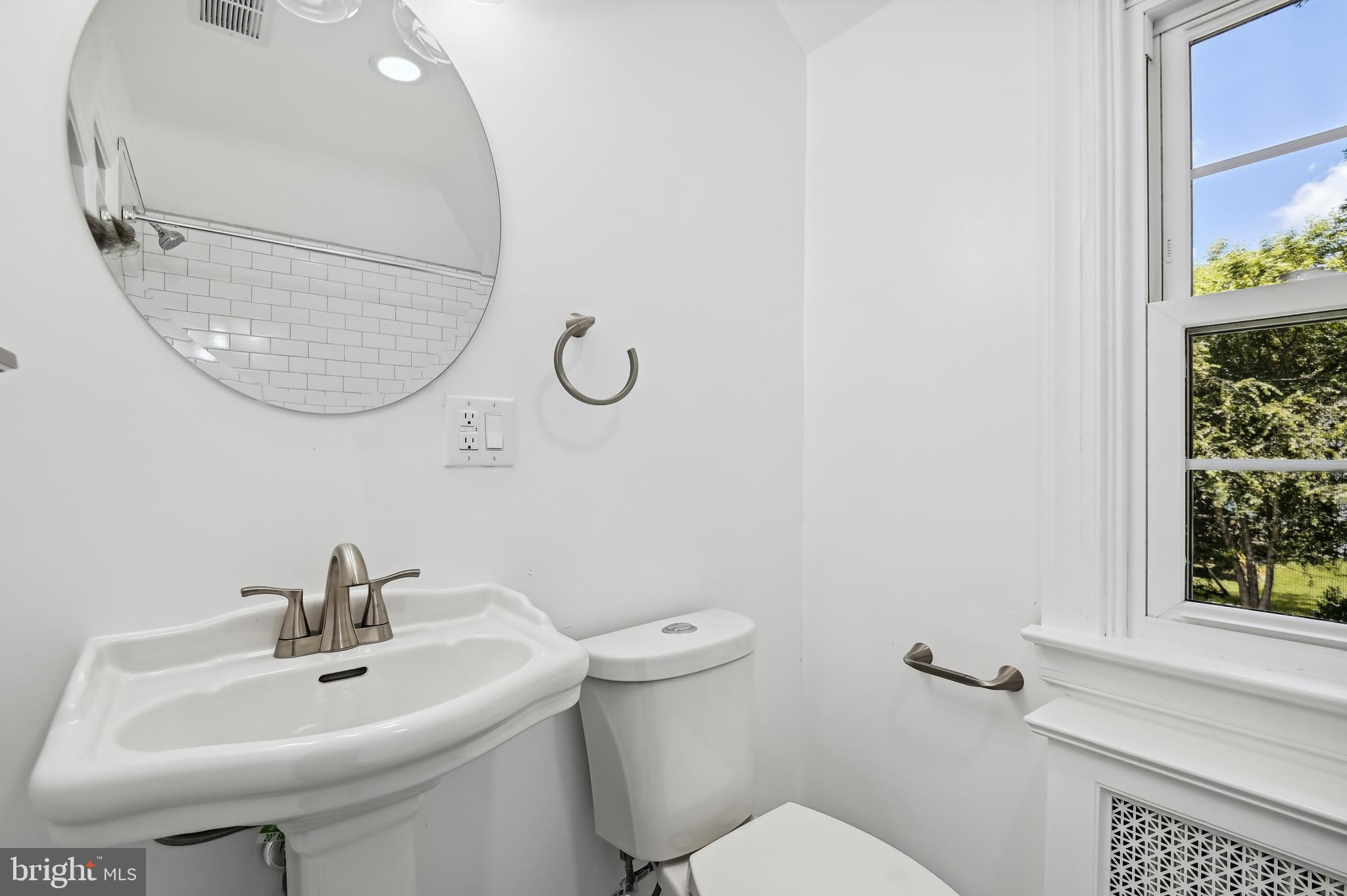 710 Regester Avenue Baltimore, MD 21212 - Photo 43 of 71 2nd floor bathroom