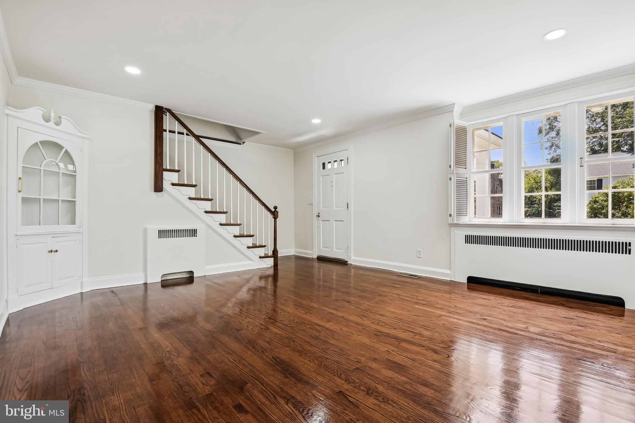 710 Regester Avenue Baltimore, MD 21212 - Photo 8 of 71 Living room