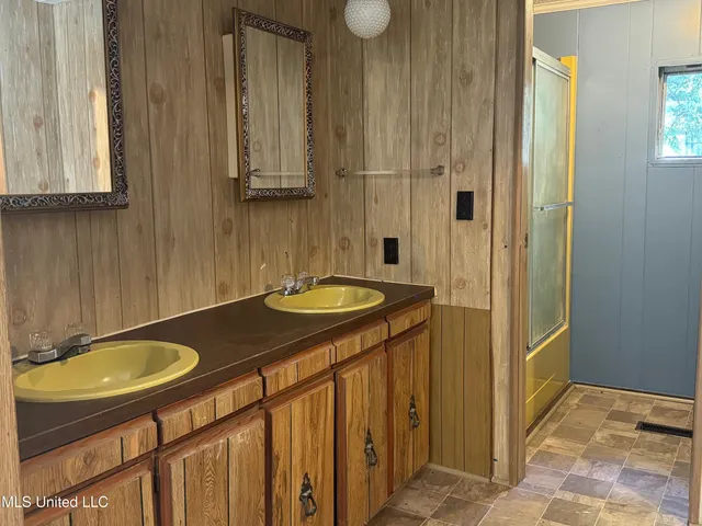 $110,000 | 1213 Lake Shore Drive, Byram, MS 39272