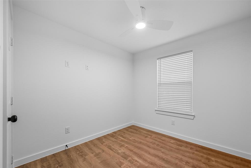 1315 Oneal Street, Unit B Commerce, TX 75428 - Photo 7 of 14 a view of a room that has a window in it