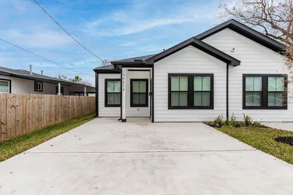 $1,825 | 4661 Clover Street, Unit B, Houston, TX 77051