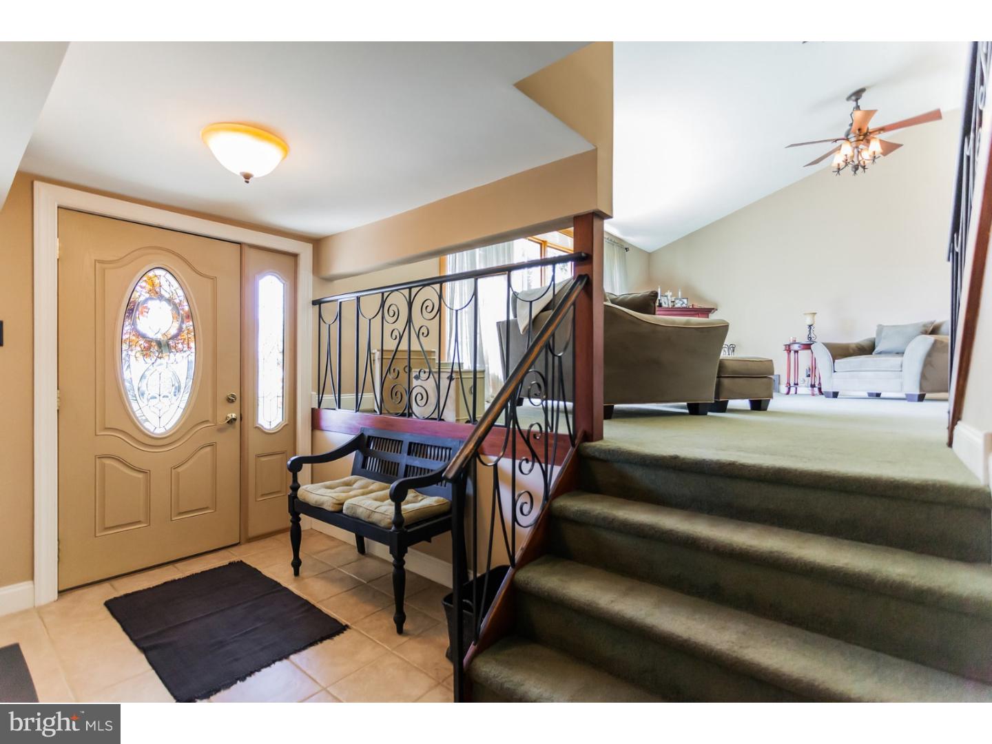 111 Pocasset Road Philadelphia, PA 19115 - Photo 3 of 25 Foyer