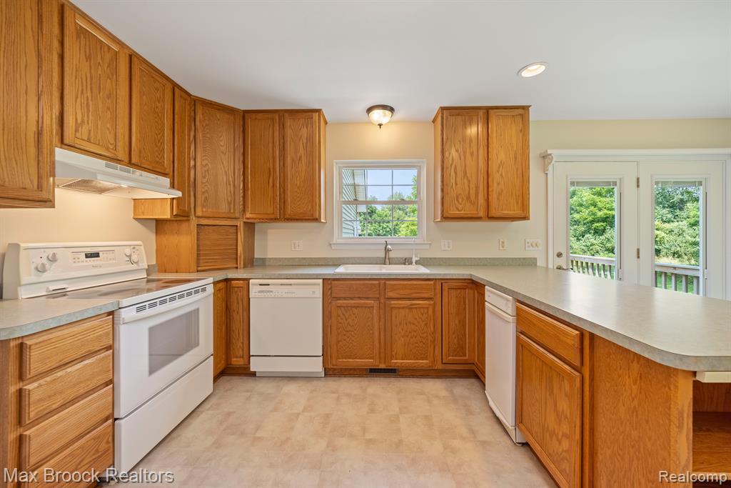 6694 North Fleming Road Howell, MI 48855 - Photo 14 of 45