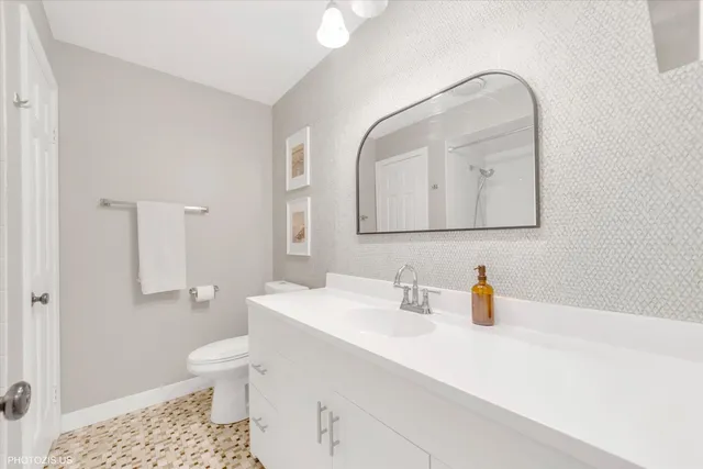 $309,900 | 5200 Oakton Street, Unit 102, Skokie, IL 60077