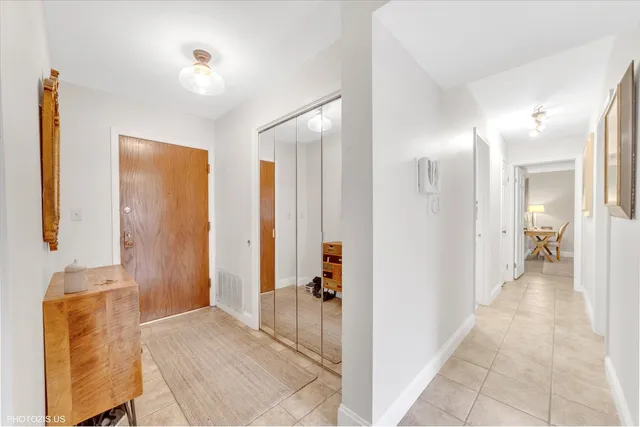 $309,900 | 5200 Oakton Street, Unit 102, Skokie, IL 60077