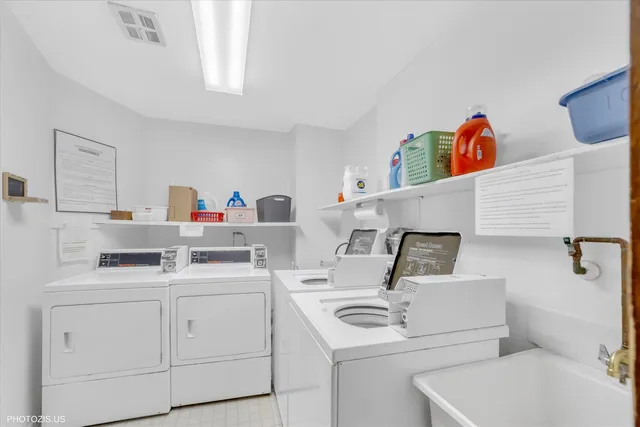 $309,900 | 5200 Oakton Street, Unit 102, Skokie, IL 60077