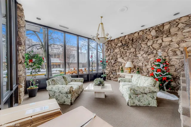 $309,900 | 5200 Oakton Street, Unit 102, Skokie, IL 60077