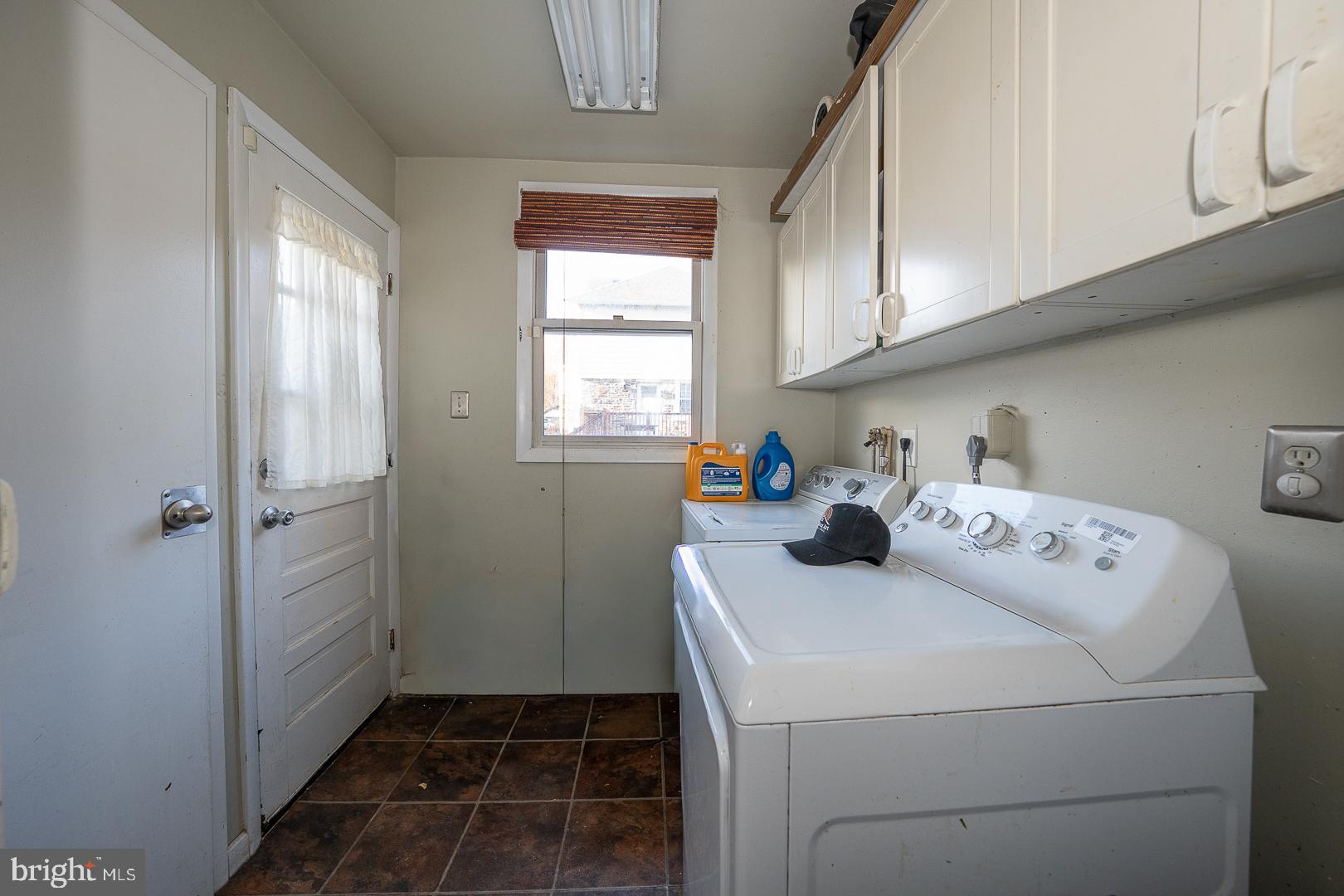 122 Crestview Road Upper Darby, PA 19082 - Photo 19 of 46 a utility room with dryer and washer