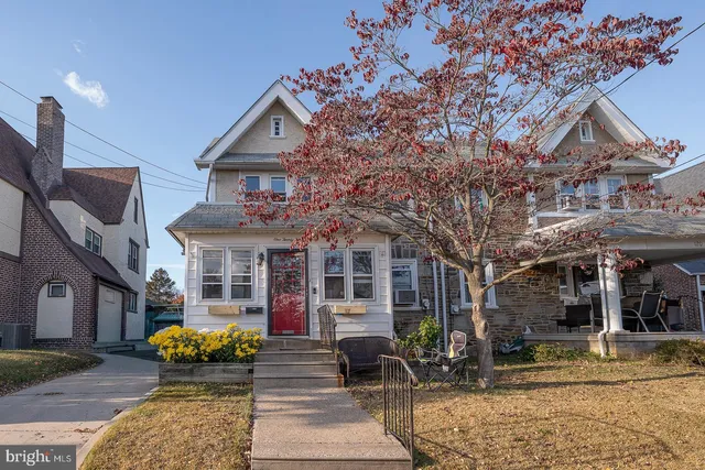 $369,900 | 122 Crestview Road, Upper Darby, PA 19082