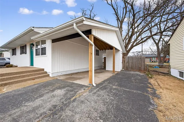 $195,000 | 695 Mullanphy Road, Florissant, MO 63031