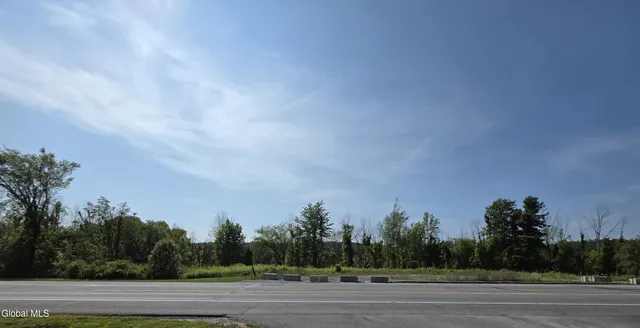 $450,000 | 207 Highway 146, Halfmoon, NY 12118