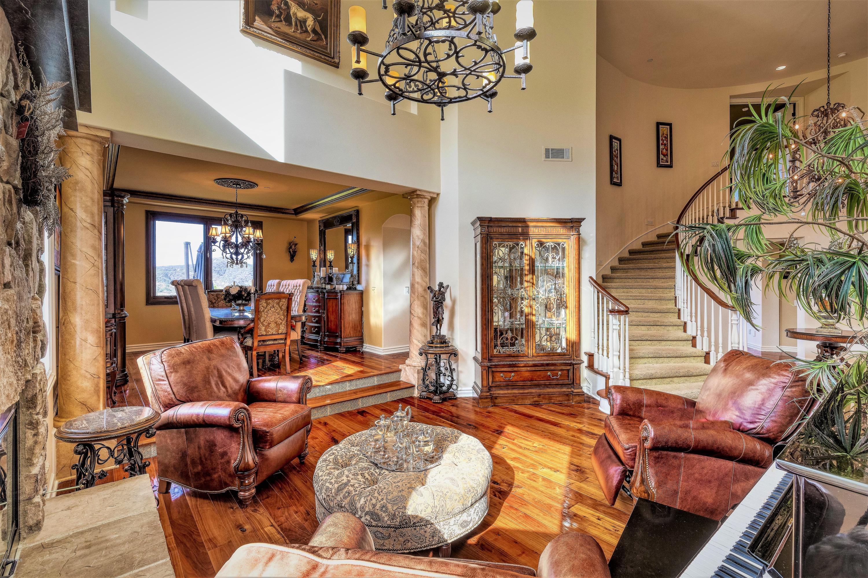 25741 Piuma Road Calabasas, CA 91302 - Photo 7 of 38 a room with furniture