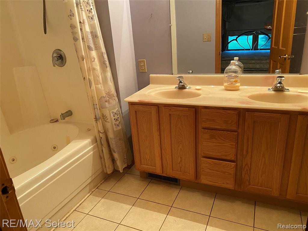 9069 West Frances Road Flushing, MI 48433 - Photo 17 of 20