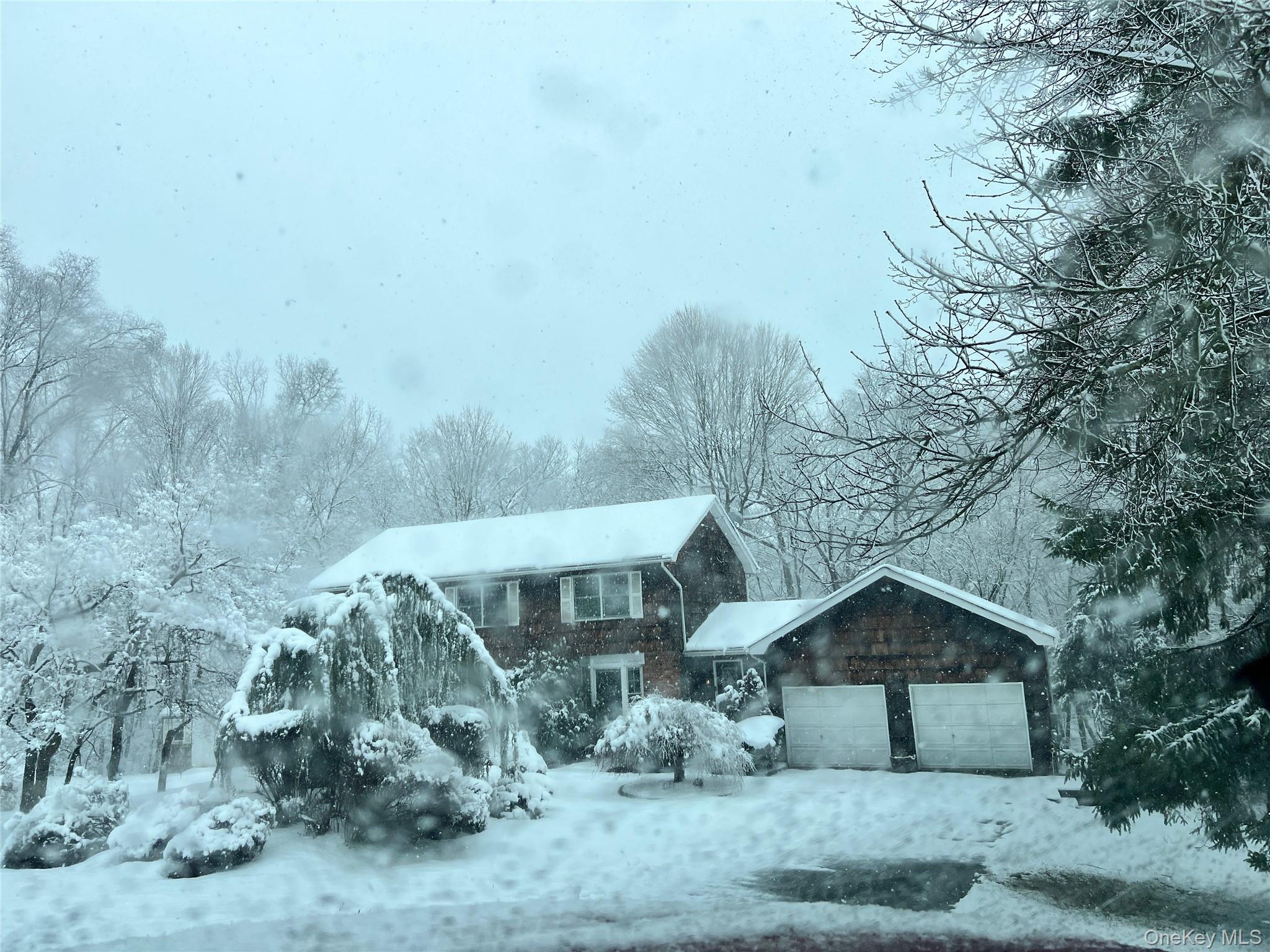 17 Birch Hill Road Putnam Valley, NY 10579 - Photo 2 of 24 a front view of a house with a yard