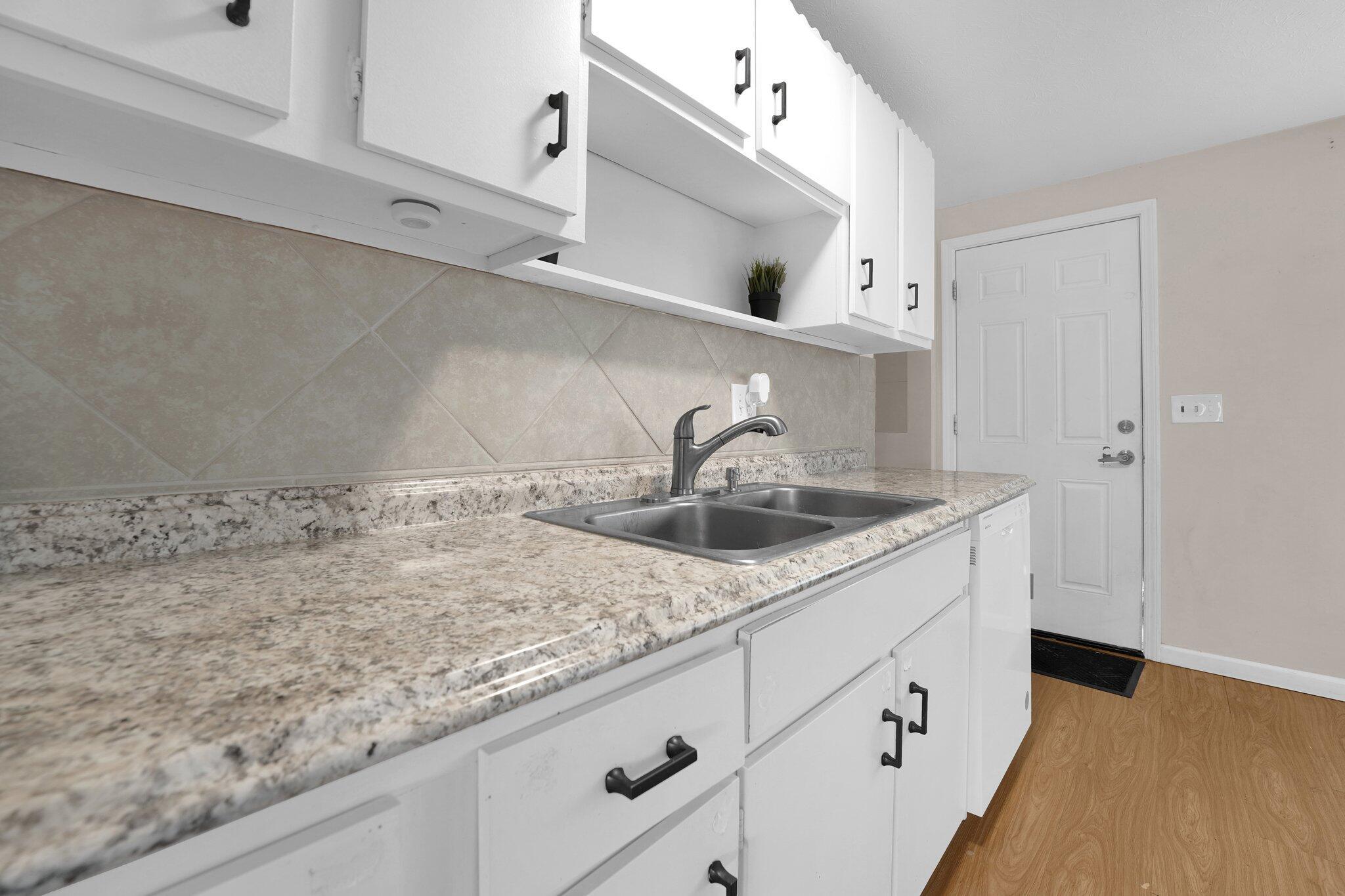 2047 Brookfield Road Columbus, OH 43229 - Photo 10 of 36 11-web-or-mls-2047-brookfield-rd