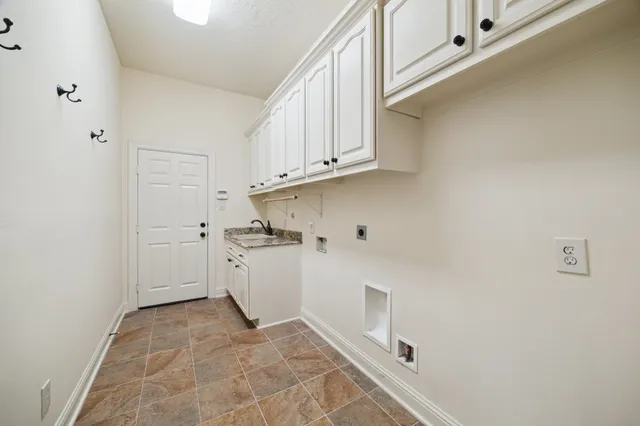 $589,000 | 5518 August Hill Drive, Kingwood, TX 77345