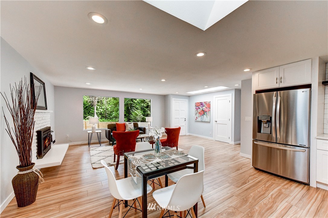 17322 Meadowdale Beach Road Edmonds, WA 98026 - Photo 5 of 26 Gallery Image 5