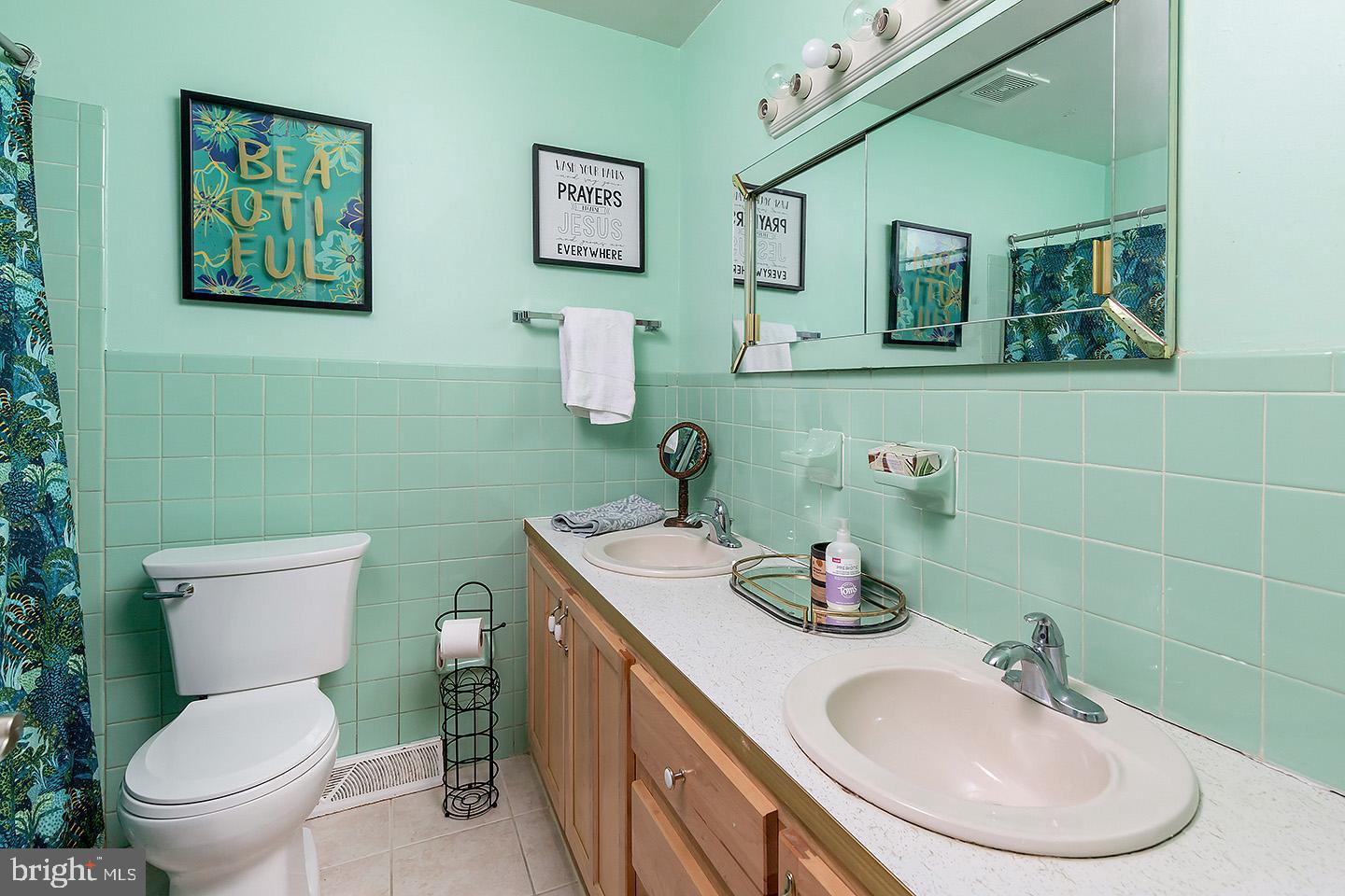 527 Boundary Road Pitman, NJ 08071 - Photo 20 of 21 Double bowl vanity in main hall bath