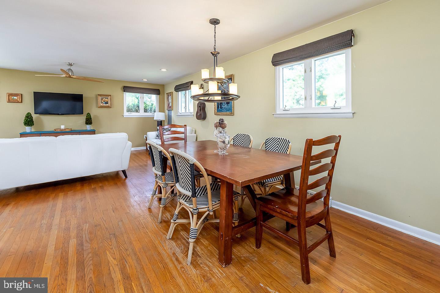 527 Boundary Road Pitman, NJ 08071 - Photo 10 of 21 Spacious dining area!