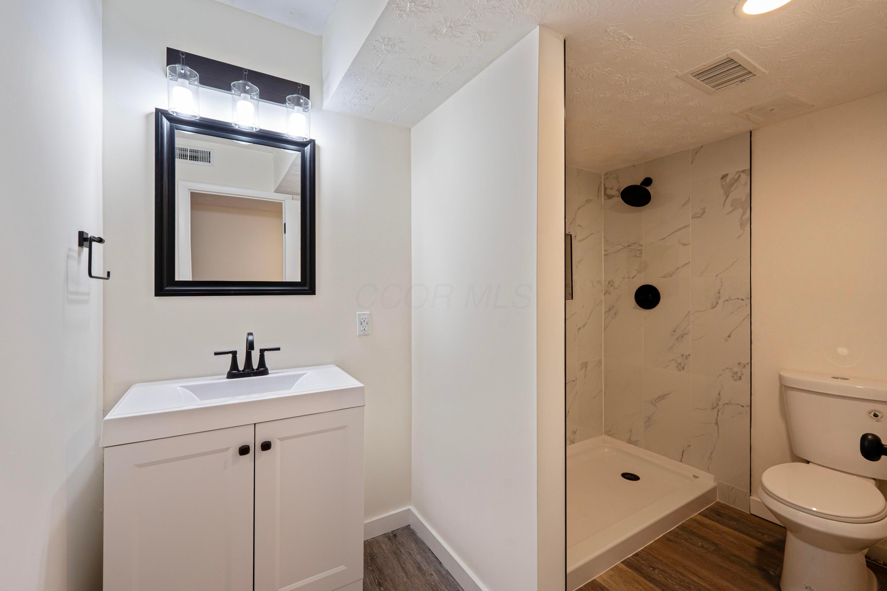560 South Kellner Road Columbus, OH 43209 - Photo 22 of 32 bathroom3