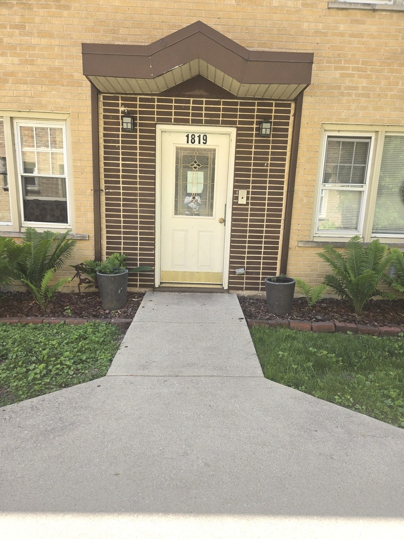 1819 West Touhy Avenue, Unit 6 Chicago, IL 60626 - Photo 3 of 23