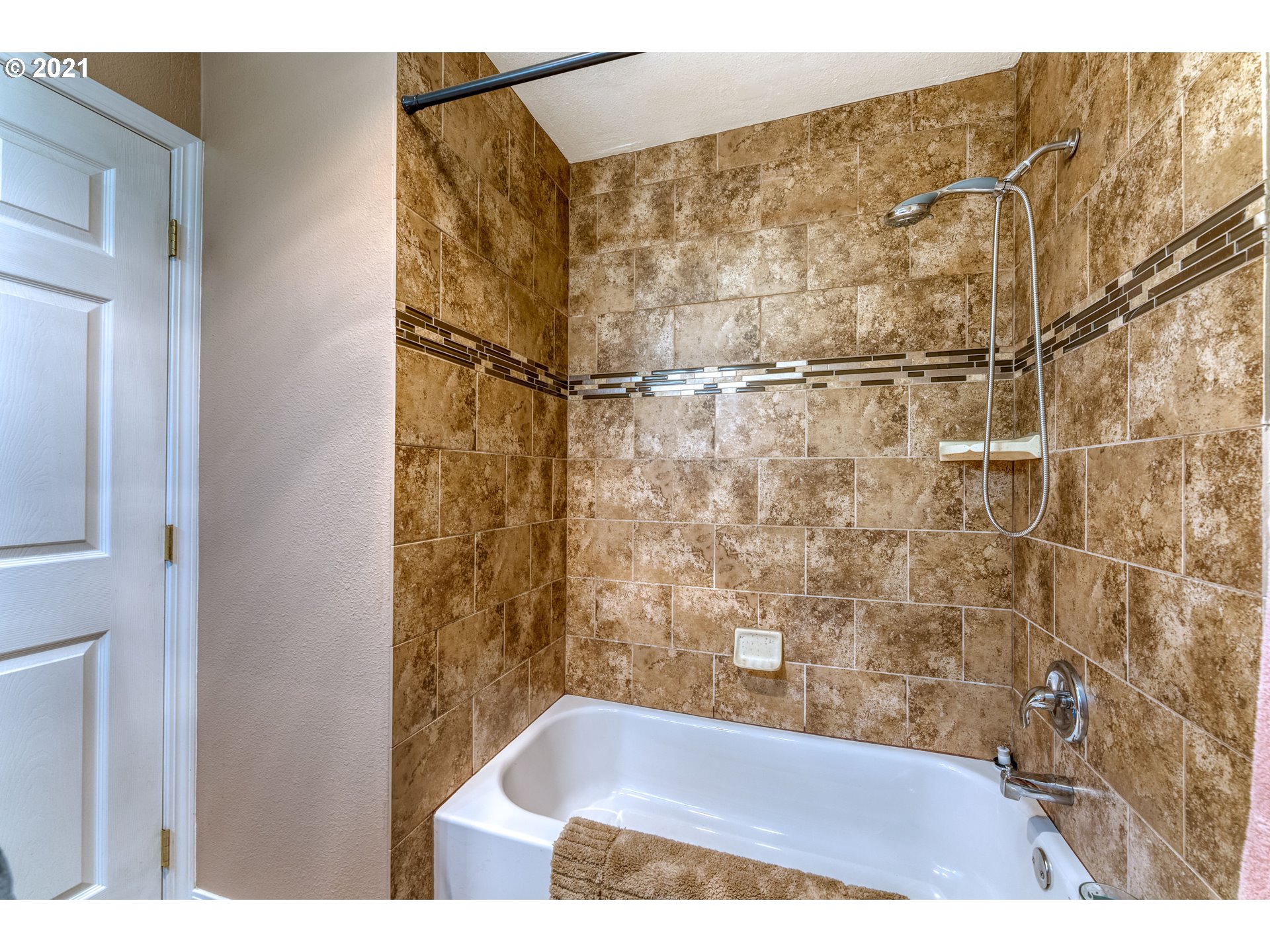 386 Tanbark Road Brookings, OR 97415 - Photo 9 of 15 Bathroom