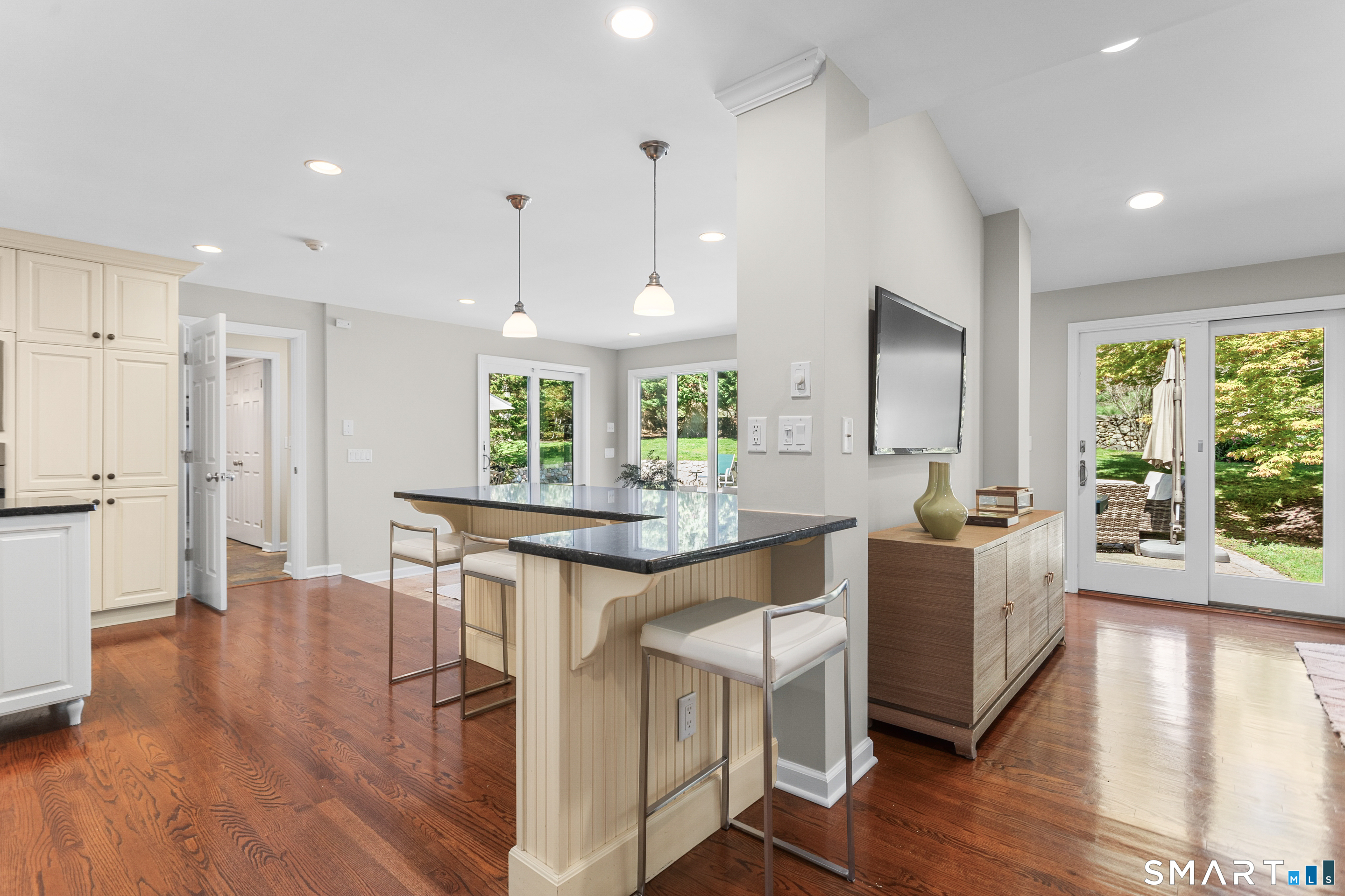 24 Burr School Road Westport, CT 06880 - Photo 16 of 40 Breakfast bar perfect for those quick meals and snacks