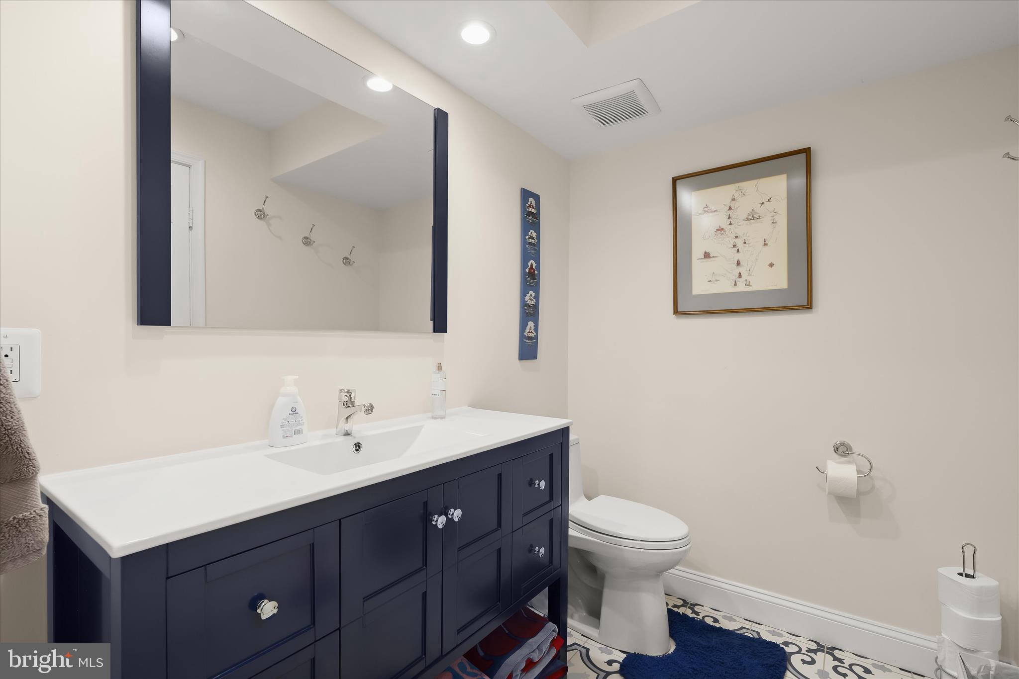 3754 Patuxent River Road Davidsonville, MD 21035 - Photo 13 of 82 a bathroom with a toilet sink and mirror