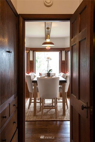 $875,000 | 2362 West Howe Street, Seattle, WA 98199